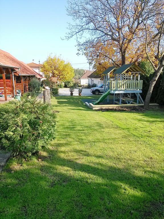 Aurora Haz Apartment Zalakaros Bagian luar foto